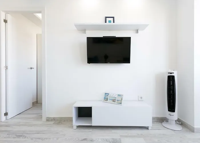 Apartment 408 Enchanting El Dorado Accommodation, Sea View!